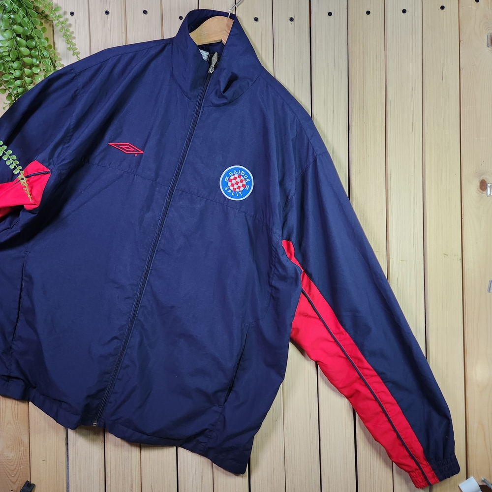 Vintage Umbro Windbreaker Navy and Red Men's Jacket - Picture 11 of 14